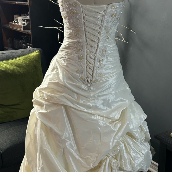 MADISON COLLECTION CHAMPAGNE SATIN WEDDING GOWN US SIZE 8 - Picture 10 of 11